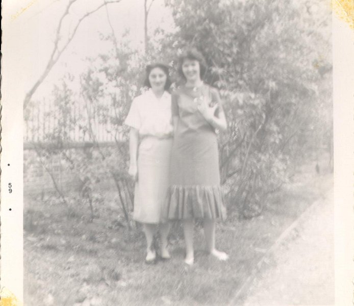 Doris and Friend067