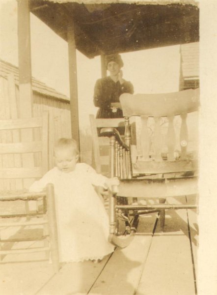 Baby Potter and Mother Ethel Roberson 094